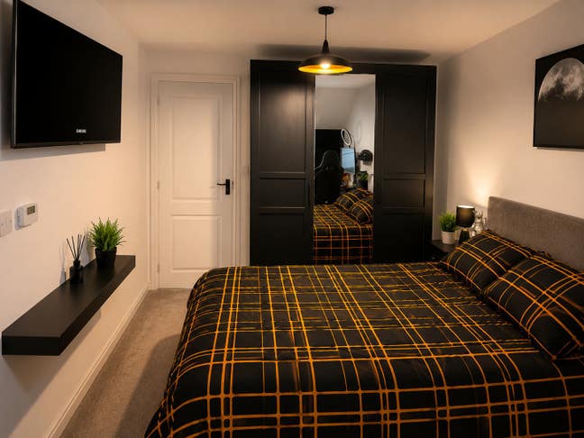 Large Luxury En-Suite Double Room | Bills Included Main Photo
