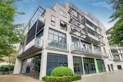 Two-Bed Apartment in Prime Bow Location.  Main Photo