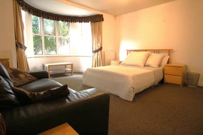 Spacious Fully Furnished Room near Quays bills inc Main Photo