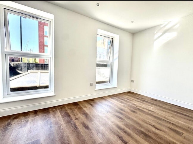 En-Suite Studios | Camden High Street Main Photo