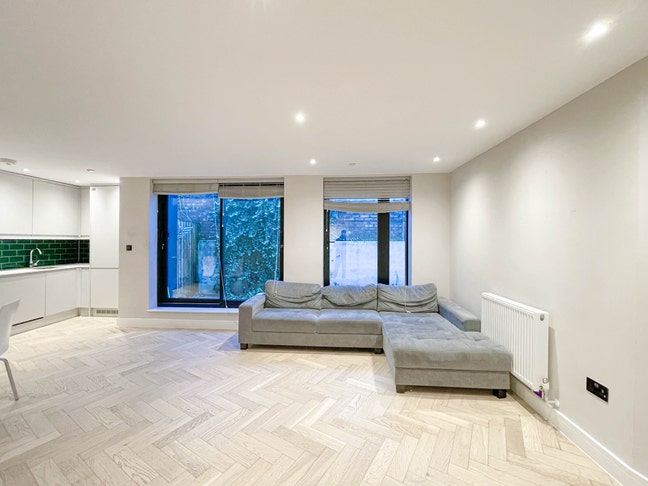 A beautiful 3 bedroom property in E7 Main Photo