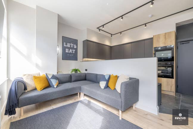 Modern En-Suite Rooms in Stunning HMO - BT5!!!! Main Photo
