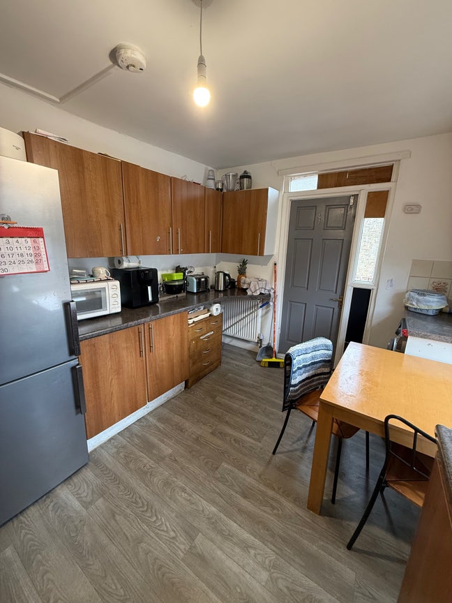 Large Double Room – 5 Min Walk to Turnpike Lane St Main Photo