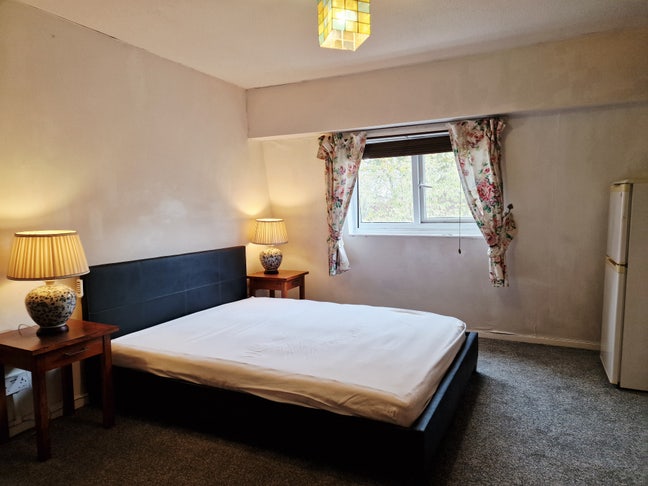 Bright, Fully Furnished King Room in SW19 Area Main Photo