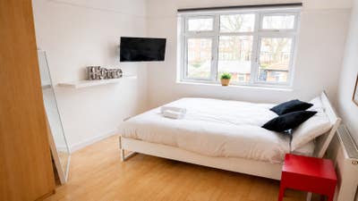 ✨ 2 Doubles in SW17 | Near Tube Station ✨ Main Photo