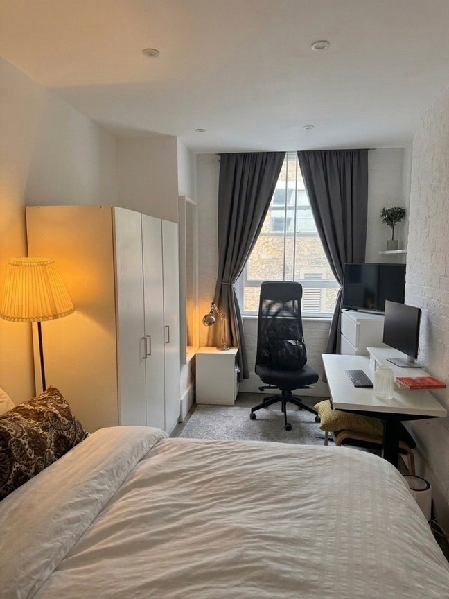 Farringdon station Sublet 3 weeks to 1 month Main Photo
