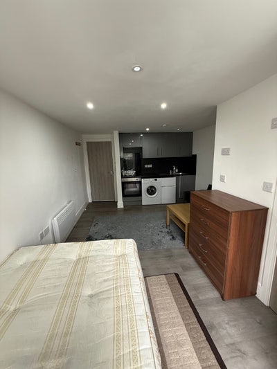 Modern Self-Contained Studio Flat – Turnpike Lane Main Photo