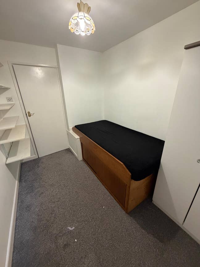 Fully Furnished Single Room Available – Excellent  Main Photo