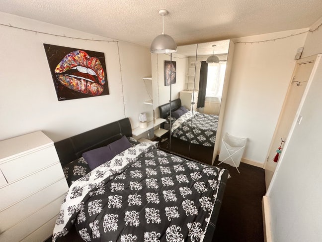 Close to BBC, Flat, Private Car Park, Gardens, Gym Main Photo