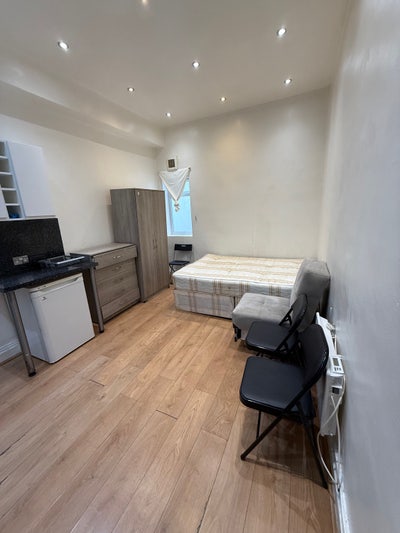 Modern Self-Contained Studio Flat – Turnpike Lane Main Photo