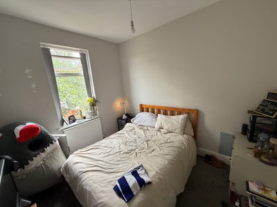 Cosy room in a fun house, great location!  Main Photo