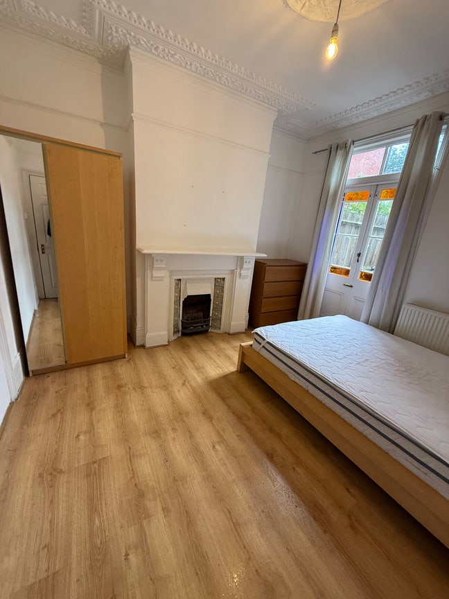 Nice Room to Rent in Wood Green  Main Photo
