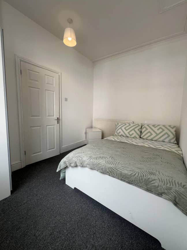 Walking distance to  Hanley City Centre Main Photo