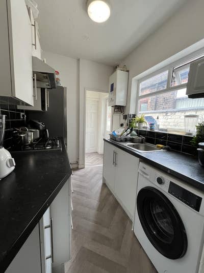 Walking distance to  Hanley City Centre Main Photo