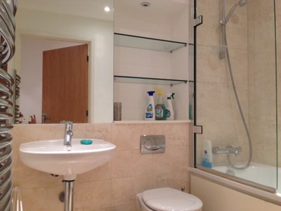 Modern 2 Bedroom Flat to Share (Admiralty Quarter) Main Photo