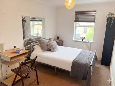 ✨ Calm Courtyard Living - Tube & Tram Nearby! 🚶‍♂ Main Photo