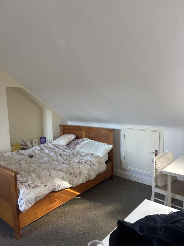 En-suite top floor room available in Crookes Main Photo