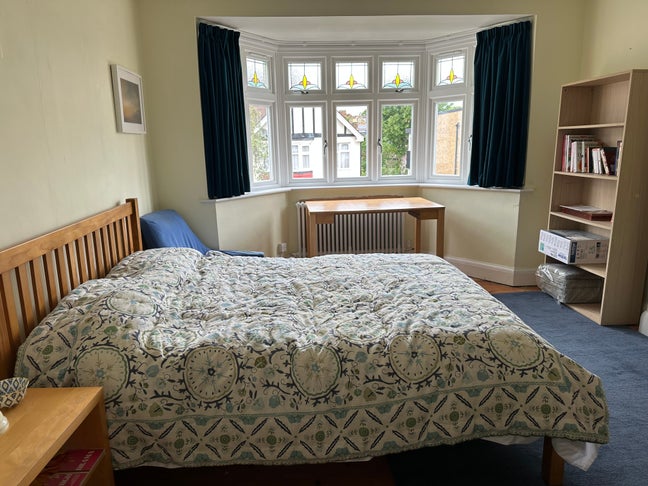 Light, bright double room, quiet street Main Photo