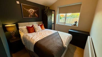 Stylish Ensuite Near Fishponds Road Main Photo
