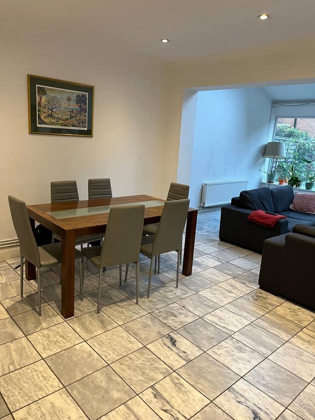 Big room with a balcony in a big gated mews house Main Photo
