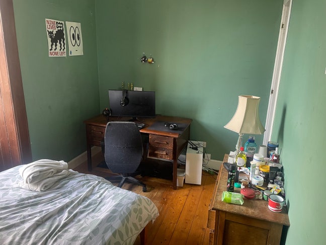 Spare room Main Photo