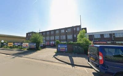 DSS-Self-Contained Studio Available in Mitcham CR4 Main Photo