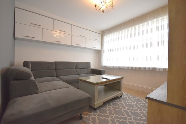 Stunning 2 Bed House In Mitcham With Parking Main Photo