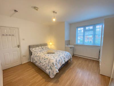 Double room / East Acton Main Photo