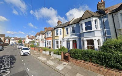 DSS-Self-Contained Studio Flat in Tottenham N15 Main Photo