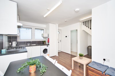 4 Bed Maisonette Near Mile End Station E3 Main Photo
