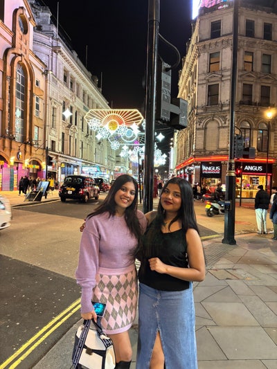 2 professionals looking for 3bhk  Main Photo