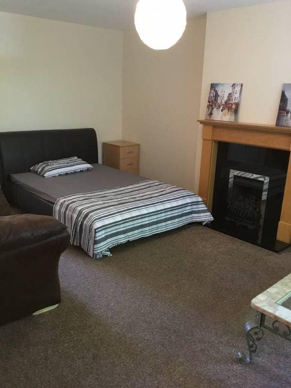  Two Doubles One with  Ensuite and Own Entrance Main Photo
