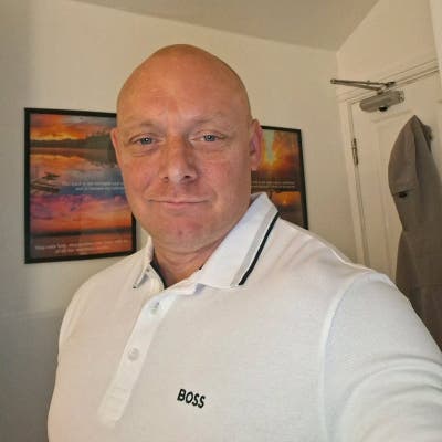 Professional Male seeks a double room Main Photo