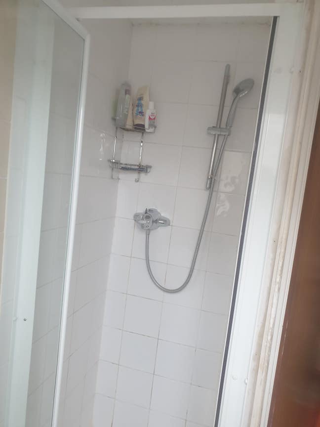 Lovely room in a quiet and pleasant neighbourhood Main Photo