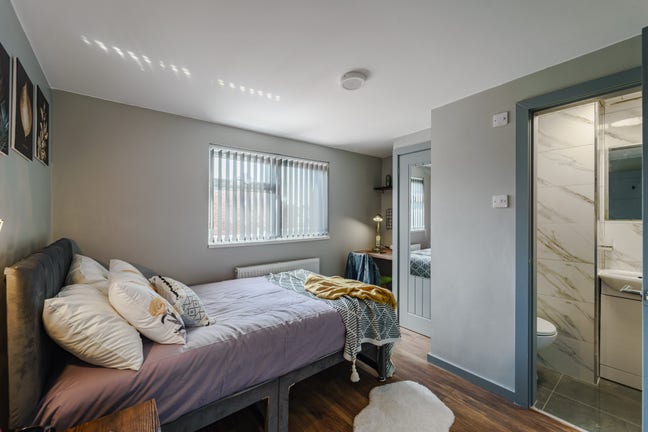  5  Bed  (ensuite)House,  David  Road,  CV1 Main Photo