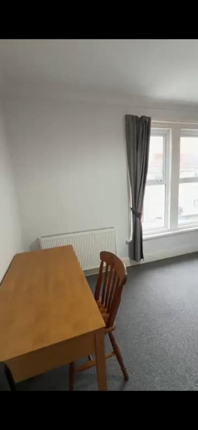 One Large Double Bedroom To Rent in Southsea  Main Photo