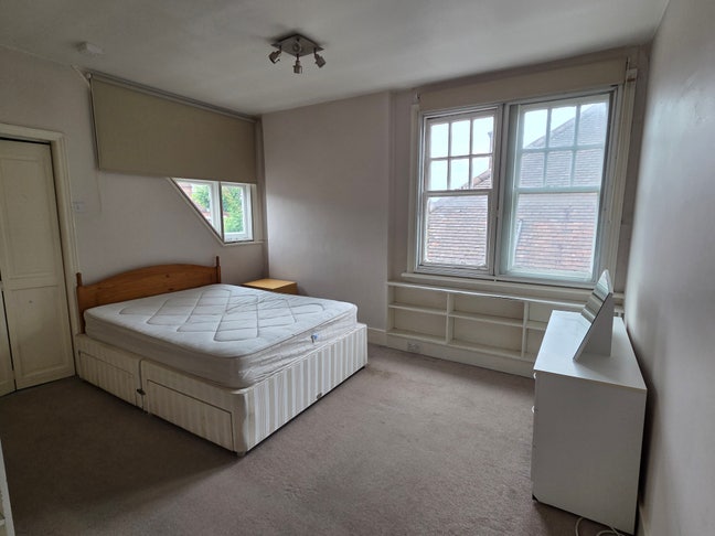 Double bed with ensuite in South Hampstead  Main Photo