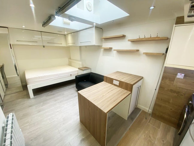 Newly developed large studio Flat. Main Photo