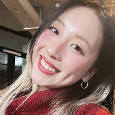 I am a professional female aged 26. I am look... Main Photo