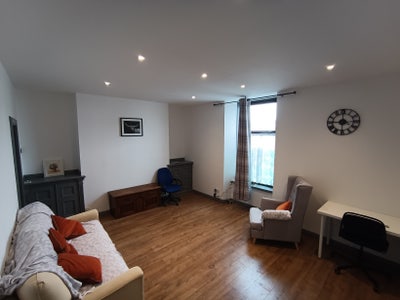 Modern 1-Bedroom Flat for Rent – Next to Universit Main Photo