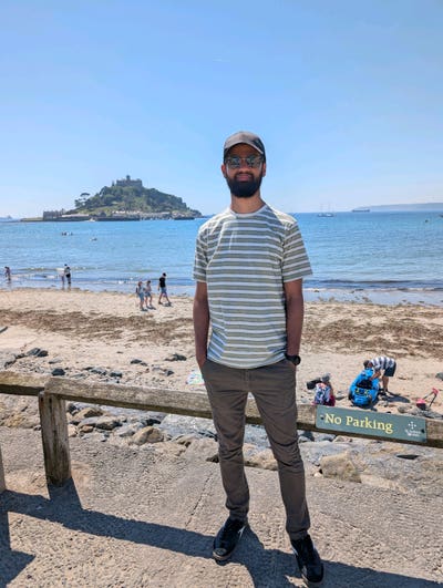 I am a professional male aged 30. I am lookin... Main Photo
