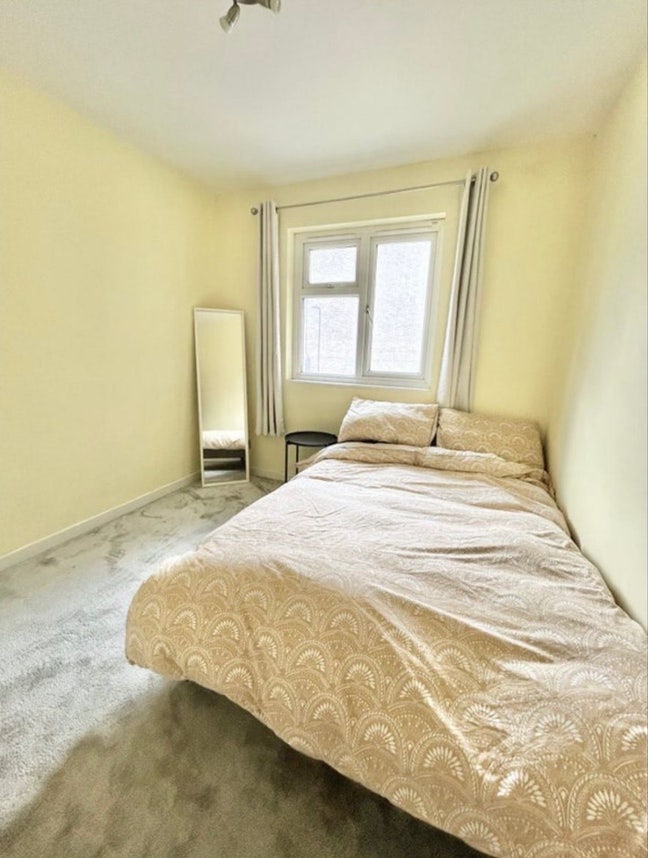 Small Double Room for rent in Hoxton Main Photo