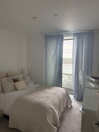 ⭐️ Double Room in Royal Wharf Private Bathroom ⭐️ Main Photo