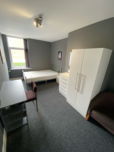2 double bedrooms (large size) Available At M5  Main Photo