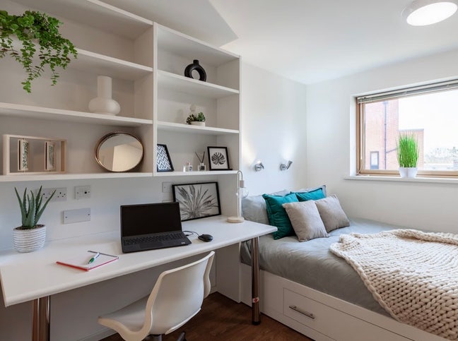 Studio to let for short term | Herne Hill Main Photo