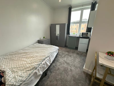 Offsuite Double room near Folkestone Town Centre  Main Photo