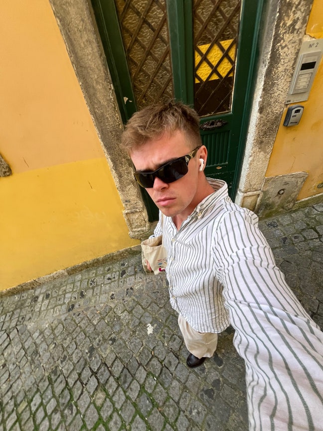 I am a professional male aged 23. I am lookin... Main Photo