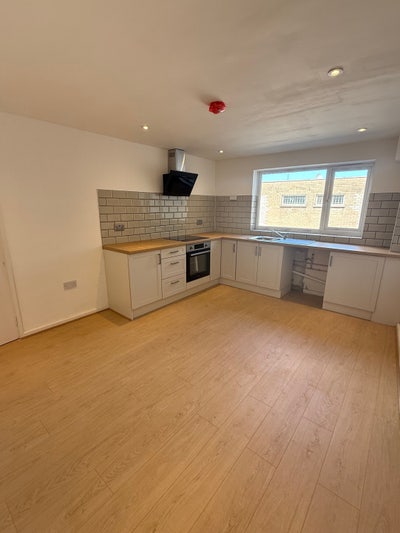 Newly Refurbished 2-Bedroom Maisonette To Rent Main Photo