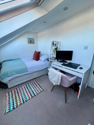 Double room available in Southfields Main Photo