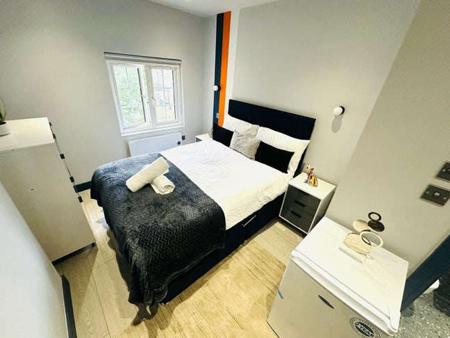 ✨ 🛏️ En-Suite Room to Let in- Enfield  Main Photo